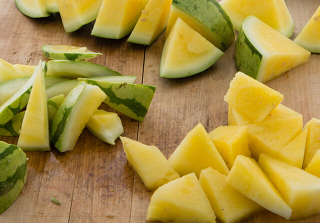 File:Yellow watermelon chunks.jpg