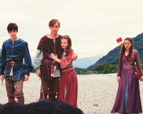 Image - Peter, Susan, Edmund and Lucy (1).png | The Chronicles of