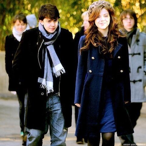 File:Georgie-Henley-Skandar-Keynes-georgie-henley-19306789-500-500.jpg
