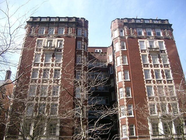 File:Lovia Carpe Diem and Princess building.jpg