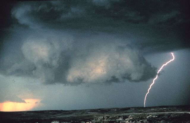 File:Wallcloud lightning.jpg