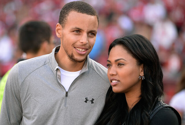 File:Stephen Curry Ayesha Curry Carolina Panthers FGDv7Eu7gggx.jpg