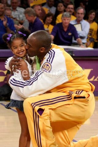 File:Kobe kissing Natalia.jpg