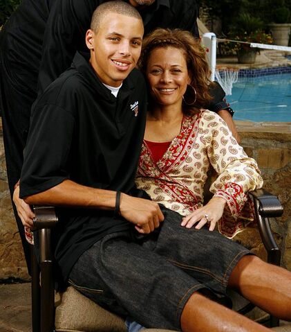 File:Stephen-curry-mom-sonya-076434083.jpg