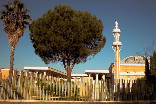 Fișier:The Roman Mosque in Rome - Italy.jpg