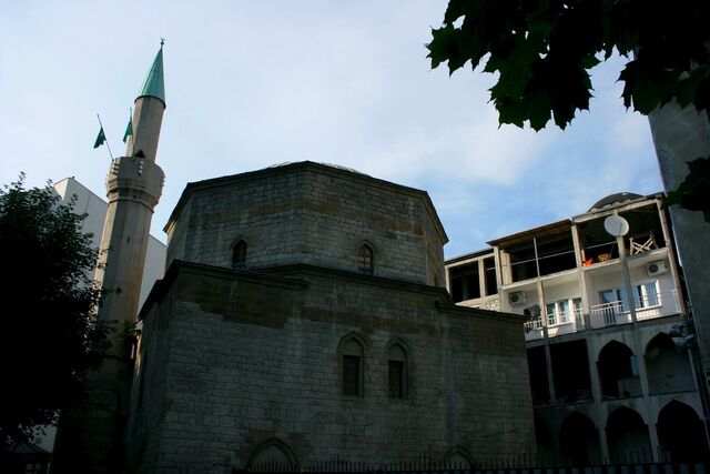 Fișier:Bayrakli Mosque in Belgrade - Serbia.jpg