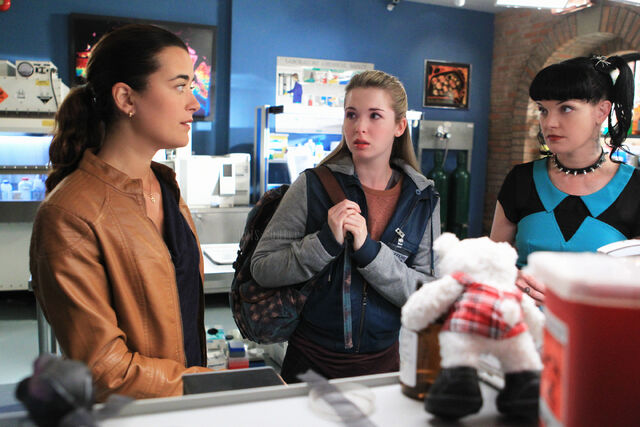 Datei:10x08-gone-promo-picture-ncis-32787868-2000-1333.jpg