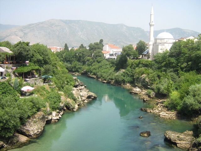 File:Neretva at Mostar2.jpg