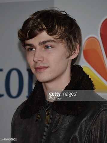 File:Miles Heizer.jpg