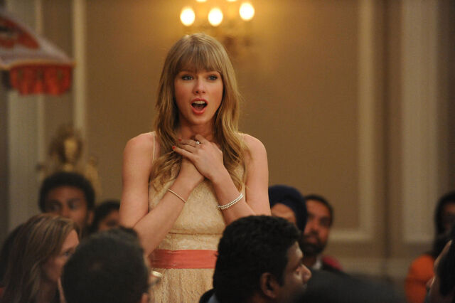 File:15-new-girl-taylor-swift.jpg