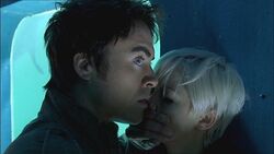 1x6 Stephen+AbbyAcculésParUnPrédateurDuFutur