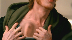 1x4 ParasiteSousLaPeauDeTom.png
