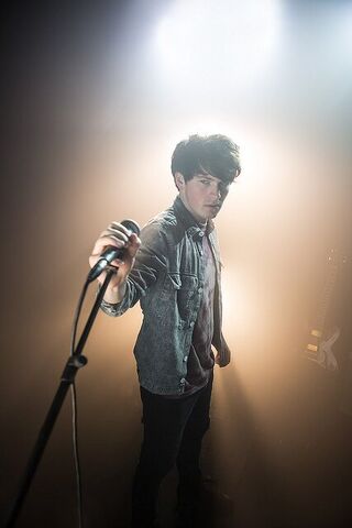 File:Brad Kavanagh From House Of Anubis photoshoot.jpg