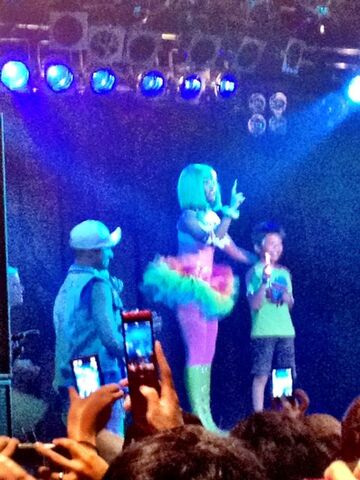 File:Nicki And Asian boy-1.jpg