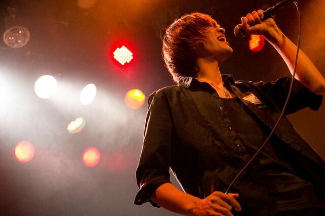 File:Isohi Kenta live.jpg