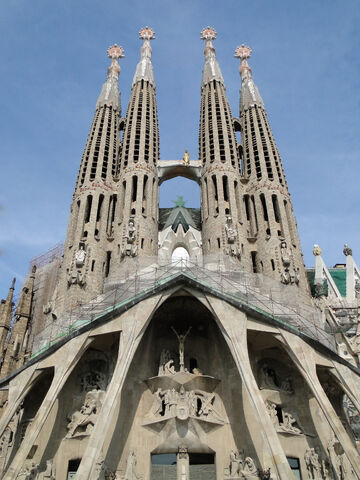 File:Sagrada Familia 03.jpg