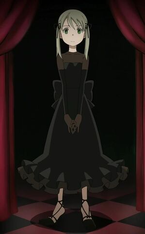 File:Pretty-in-black-maka-albarn-9913872-600-963.jpg
