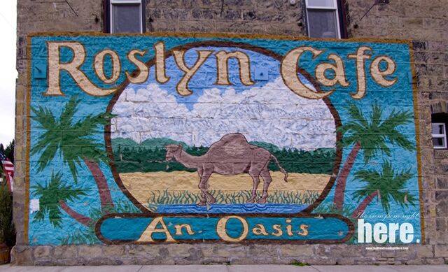 File:Roslyn-Cafe-Sign.jpg