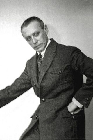 File:SchreckPose.jpg