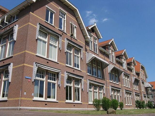 File:800px-Academic building UCU.jpg