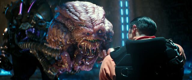 File:Kraang talks to Shredder.jpg