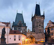 220px-CharlesBridgeMalaStranaPragueCzechRepublic