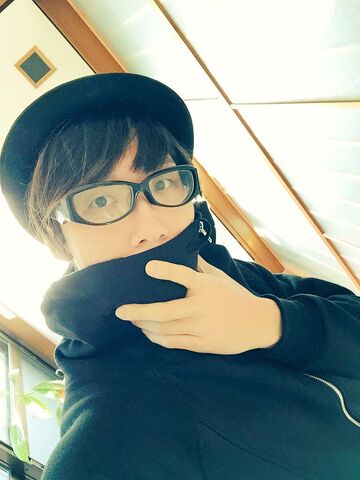 File:Gets glasses.jpg