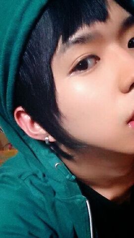 File:Bookie earring.jpg