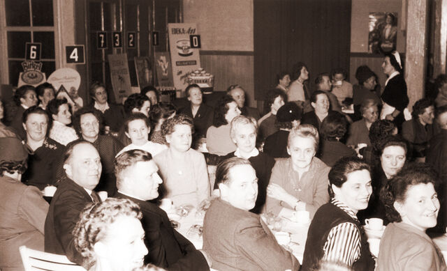 Datei:Feier in vierde.jpg
