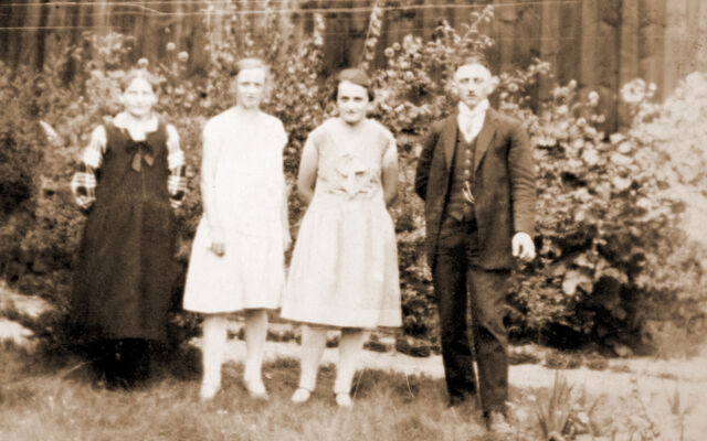 Datei:Oma oelfke helli martha.jpg