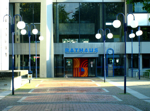 Datei:Stadthof Rathaus Eingang.jpg