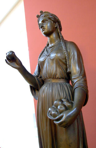 File:Idunn (Statue).jpg