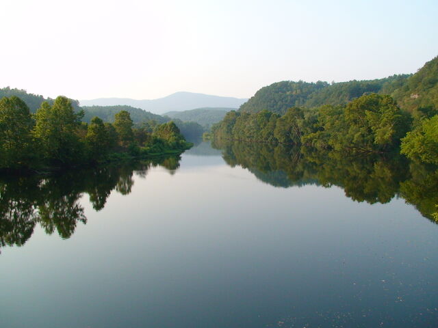 File:James River.jpg