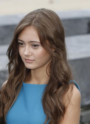 File:Ella Purnell.jpg