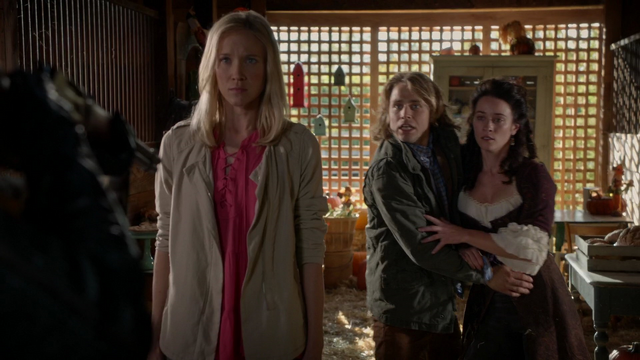 Fichier:6x03 Ashley interpose Clorinda Jacob Madame de Trémaine fusil.png
