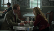 Shot 1x21 Archie Emma.png