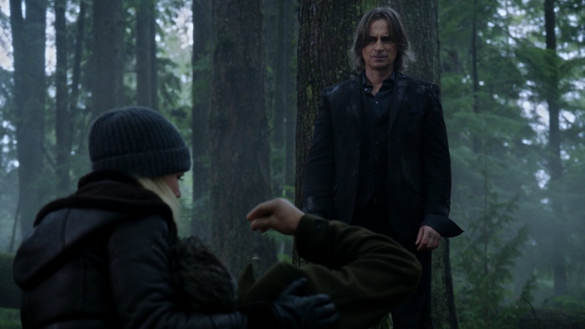 Fichier:3x15 Neal Cassidy Emma Swan M. Gold mort décès collier de cygne forêt de Storybrooke.png
