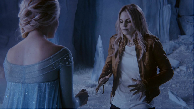 Fichier:4x02 Elsa Reine des Neiges Emma Swan grotte gélée tentative pouvoirs magie fonte mur de glace.png