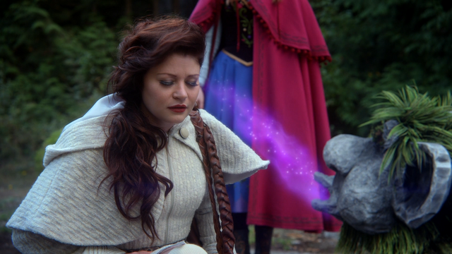 Fichier:4x06 Belle Anna Grand Pabbie magie souvenirs.png