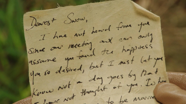 Fichier:1x10 Blanche-Neige mains lettre Prince David.png