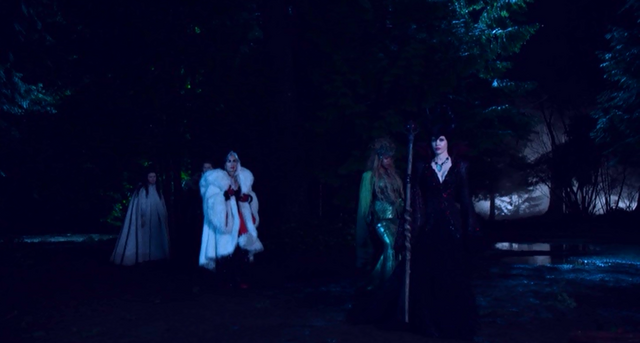 Fichier:4x13 Scène Coupée "Camp Site" "Campement" Maléfique Ursula Cruella d'Enfer Blanche-Neige Prince Charmant arrivés.png