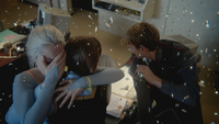 4x09 Elsa Anna Kristoff poste de police bureau du shérif Storybrooke chute Sortilège des Mille Éclats miroir.png