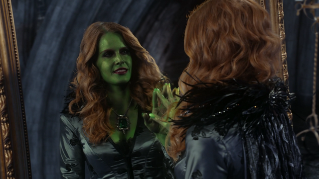 Fichier:3x13 Zelena robe contemplation miroir palais sombre.png