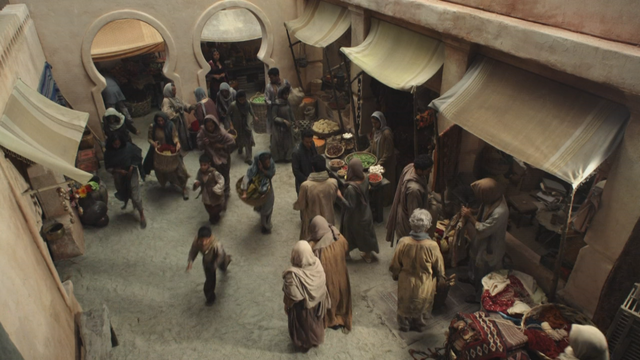 Fichier:W1x04 vue marché d'Agrabah arrivée Amara mouvement de panique foule.png