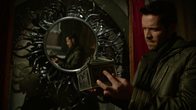Fichier:6x12 Robin de Locksley Uchronie ouverture boîte double jeu miroir caveau Mills.png