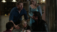 4x02 Henry Mills Emma Swan David Nolan Elsa Reine des Neiges Killian Jones Capitaine Crochet retour électricité soins Emma froid radiateur chocolat chaud.png
