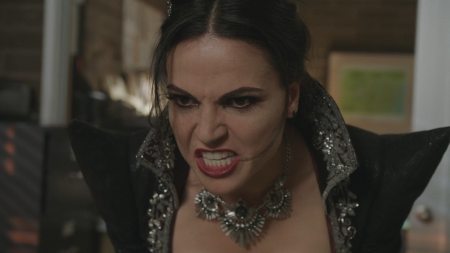 Fichier:4x10 Regina Mills Méchante Reine colère haine rage.png