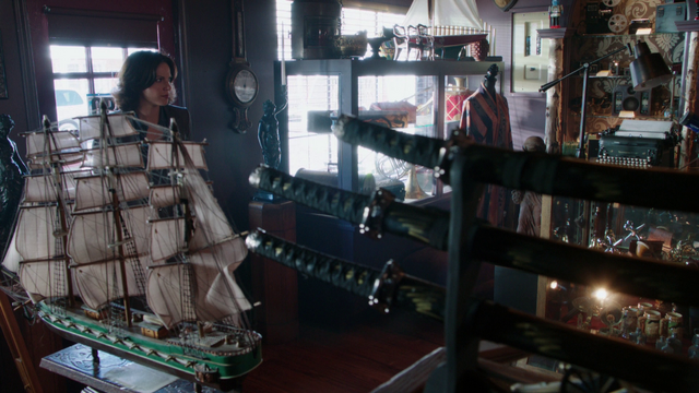 File:202ReginaEntersShop.png