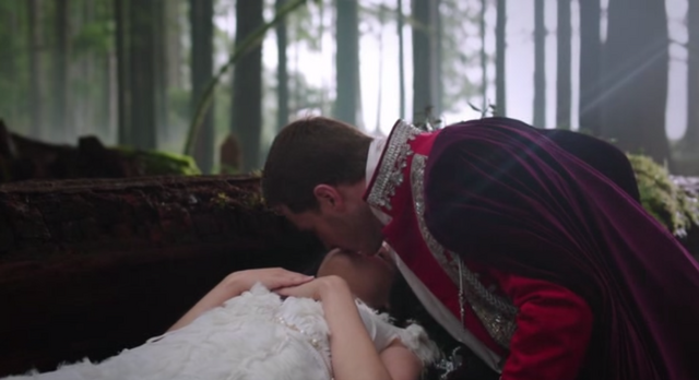 File:CharmingSnowKiss.png