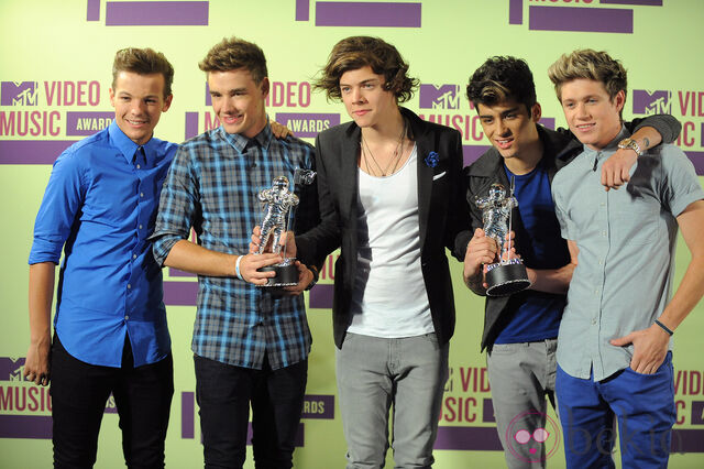 File:27734 one-direction-mtv-video-music-awards-2012.jpg